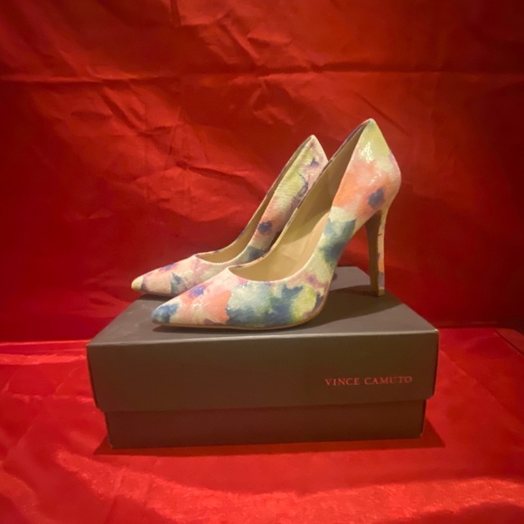 Vince Camuto Heels - Picture 2 of 3